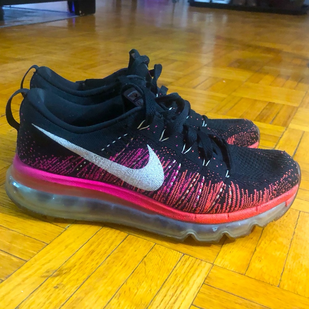 Nike FlyKnit Max shoes